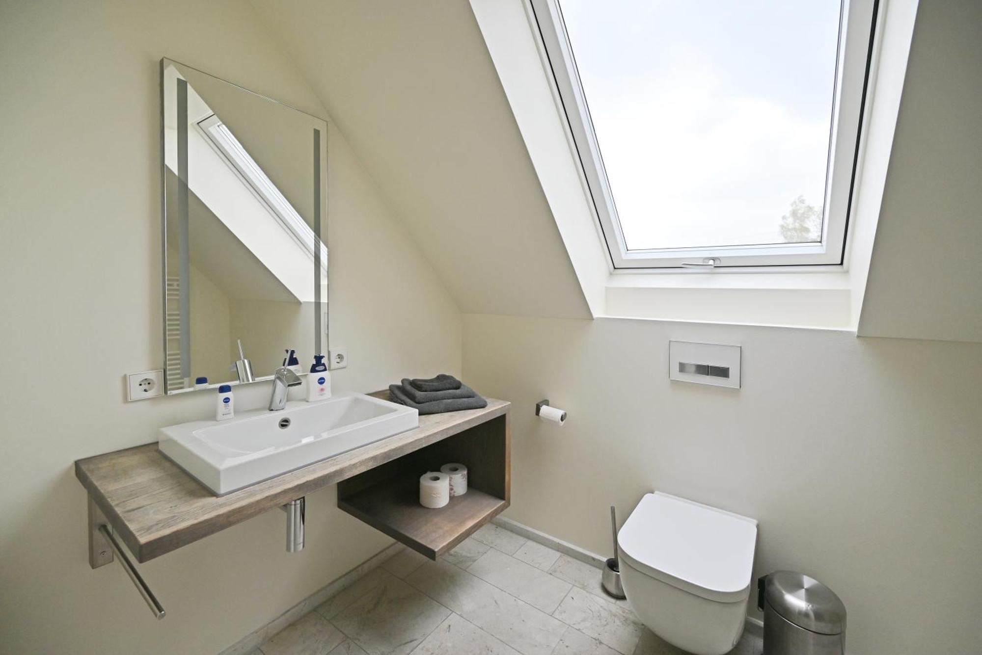 Modernes & Gepflegtes Hotelzimmer Mit Kueche! Bernstadt  Buitenkant foto
