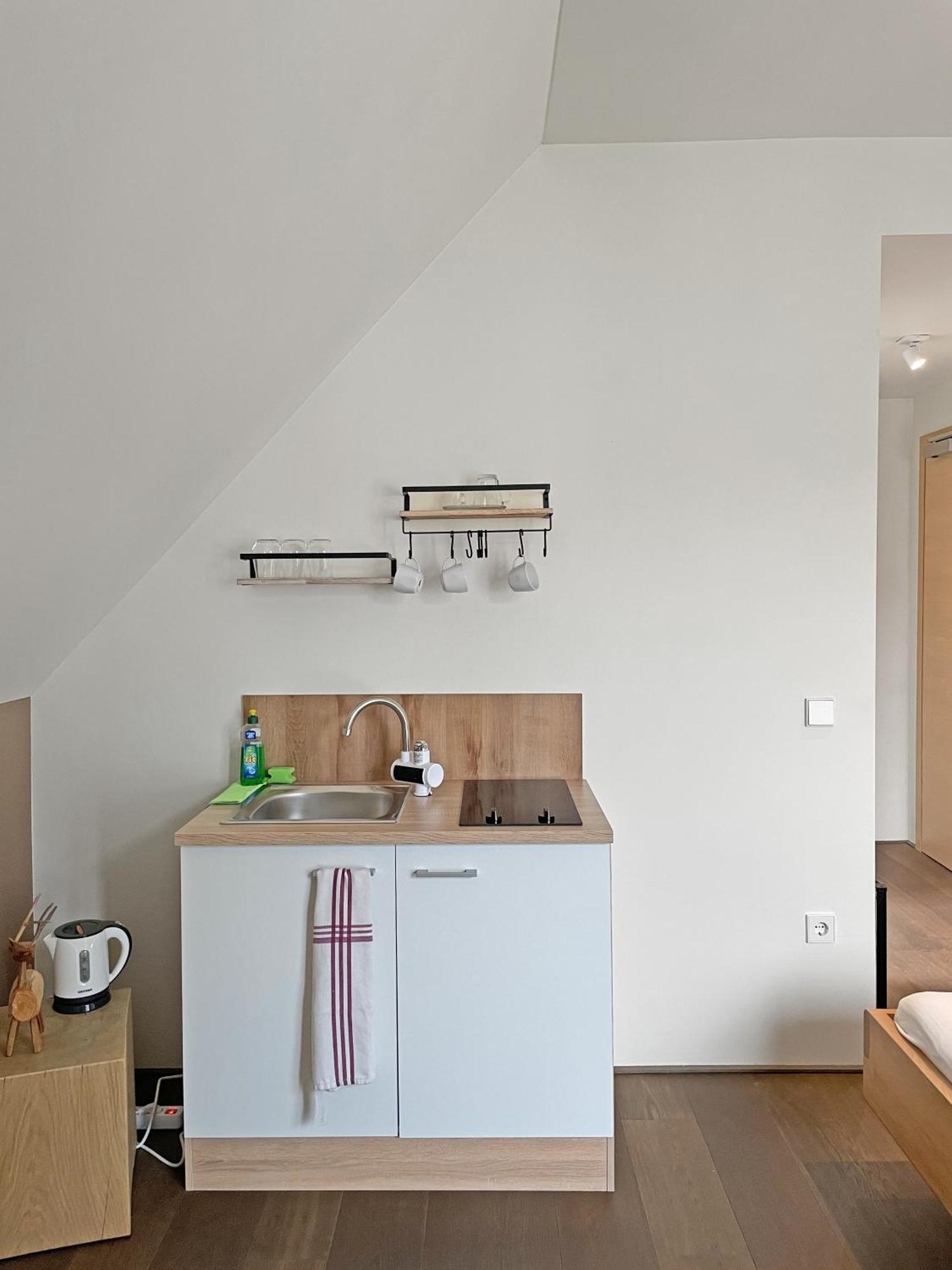 Modernes & Gepflegtes Hotelzimmer Mit Kueche! Bernstadt  Buitenkant foto