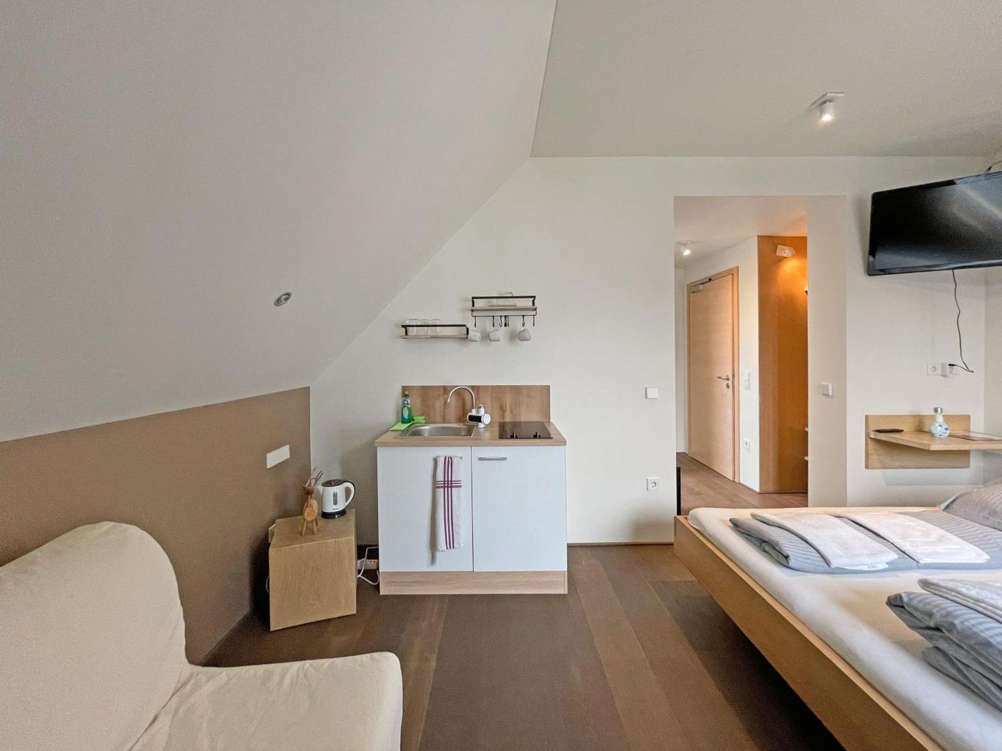 Modernes & Gepflegtes Hotelzimmer Mit Kueche! Bernstadt  Buitenkant foto